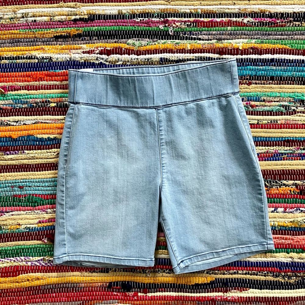 Almost Famous ~ Jegging jean bike shorts light wash high rise